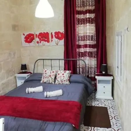 Sixty Two 3 Apartment *