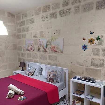 Sixty Two 3 Apartment
