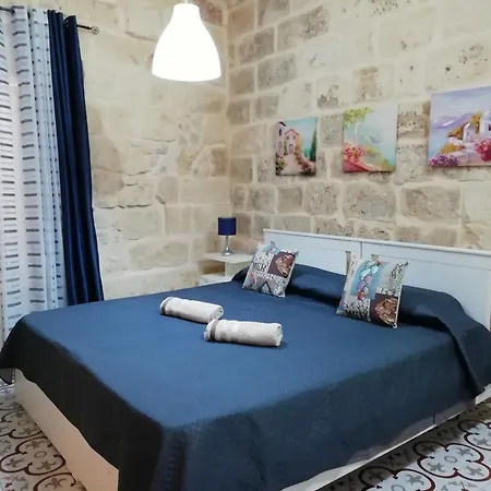 Apartment Sixty Two 3 *