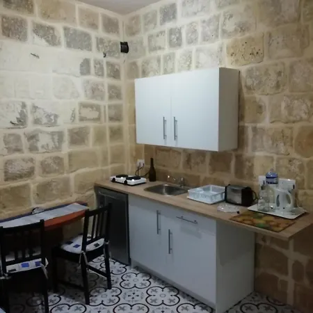 Sixty Two 3 Apartment