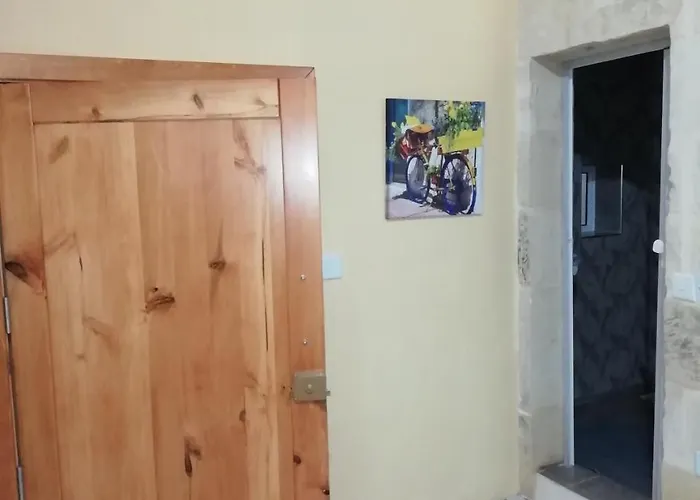 Sixty Two 3 Apartment *