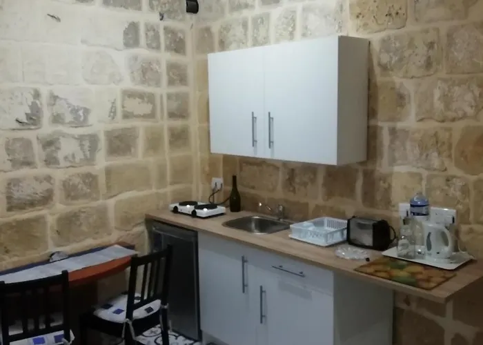 Sixty Two 3 דירה