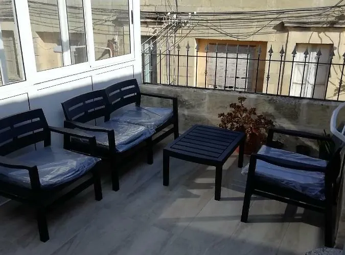 Sixty Two 3 * Victoria